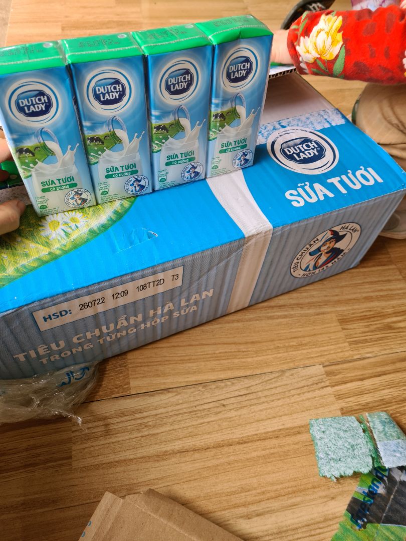 Gia đình mình thích hãng sữa này, vị thơm ngon, mua tại Tiki nên đảm bảo hàng chính hãng, rất yên tâm về chất lượng, hạn dùng cũng còn dài nên không lo gì cả.