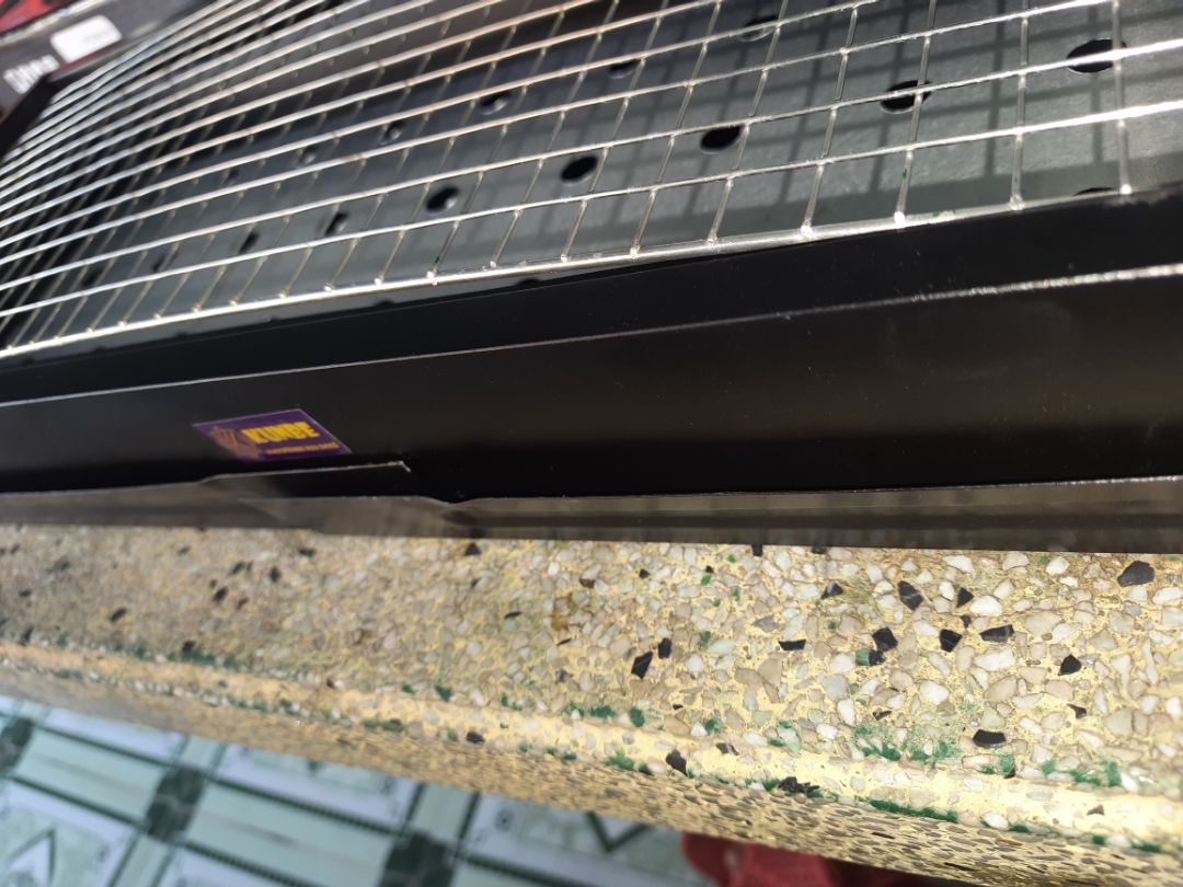 chân mỏng manh công vênh quá sop ơi! chẳng may đang nướng con mèo chạy qua va vào thì tôi (cố gắng khắc phục lại cái chân cho cứng chút để đảm bảo an toàn cho người sử dụng nhé)