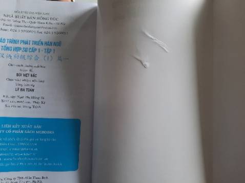 Nội dung sách ổn, rõ ràng dễ đọc, bìa hơi trầy xước và có vết rách nhỏ thôi