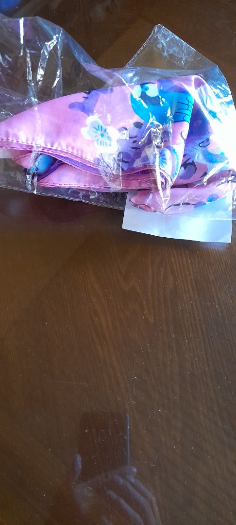 khăn quá mỏng, đề nghị cho trả hàng. shiper thì năm nỉ đừng kiểm tra hàng