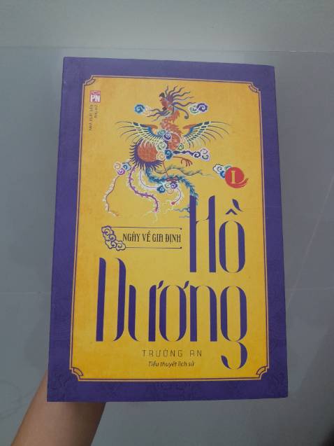 Sách khá mới, do vận chuyển nên hơi móp gáy sách