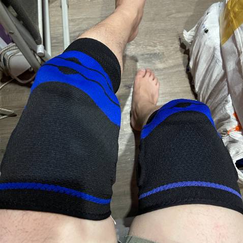 băng gối rất ôm đầu gối, dùng thử 1 trận rồi rất đã và cảm giác chạy nhảy rất khỏe. Sản phẩm đẹp, đóng gói đẹp, thông tin hỗ trợ rõ ràng và đã thử liên hệ với nha bán vnsport hỗ trợ rất nhiệt tình và rất vui nên tặng shop 5 sao. lần sau sẽ ủng hộ tiếp