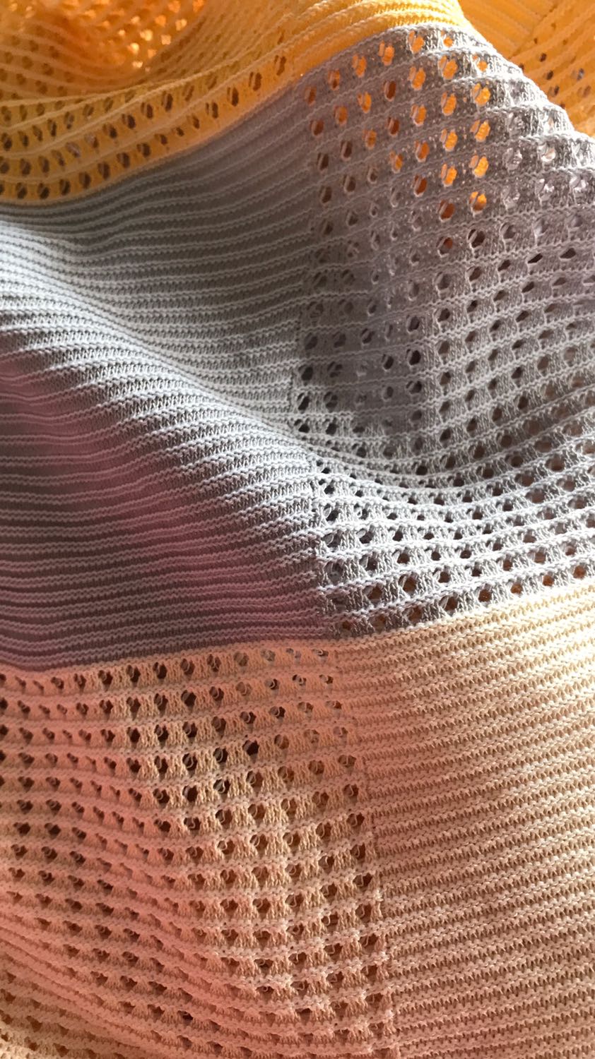 Áo mỏng quá.nhận hàng giật mình luôn a.mà lại nhỉ ko giống trong hình