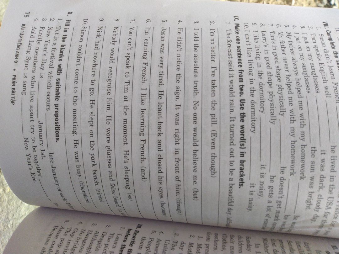 Mua trên tiki nên yên tâm lắm, giao siêu nhanh lại freeship nữa. Sách tái bản 2020 nên mới toanh, bìa sách cứng cáp chất sách cũng siêu dày