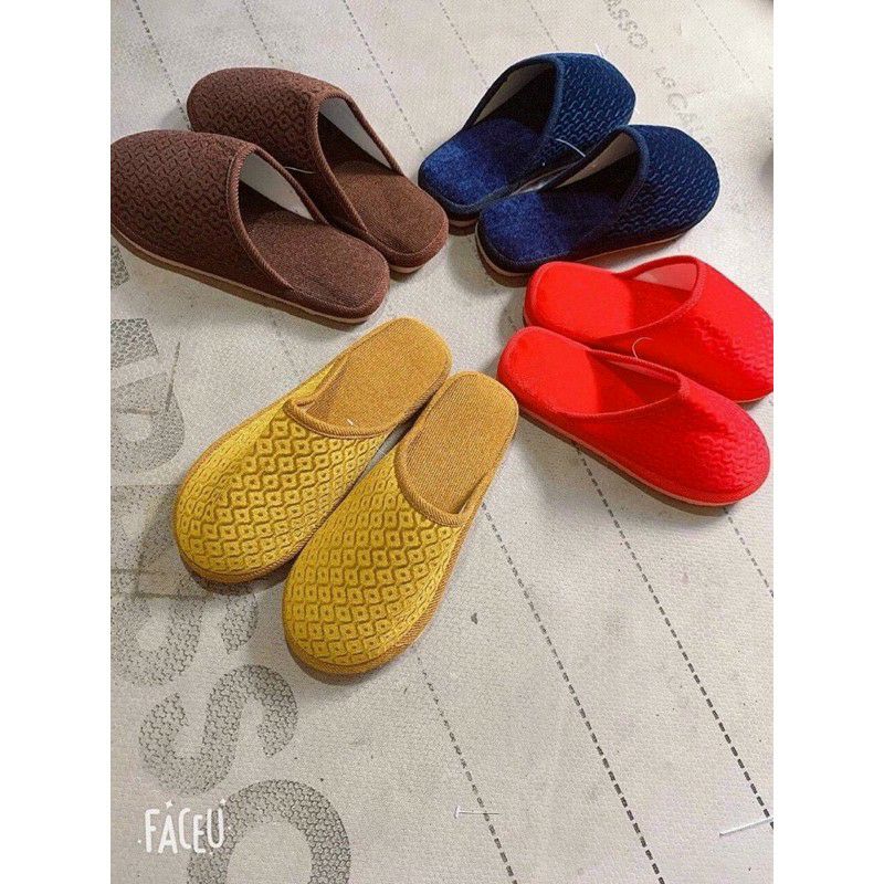 cả nhà mình ai đeo cũng thích. mềm mịn , đế  dép trông cũng bền đi ấm chân. Mùa đông nên sắm đôi này đi thì khỏi lo lạnh. sp tốt nên mua nhé mn cả nhà mình ai đeo cũng thích. mềm mịn , đế  dép trông cũng bền đi ấm chân. Mùa đông nên sắm đôi này đi thì khỏi lo lạnh. sp tốt nên mua nhé mn