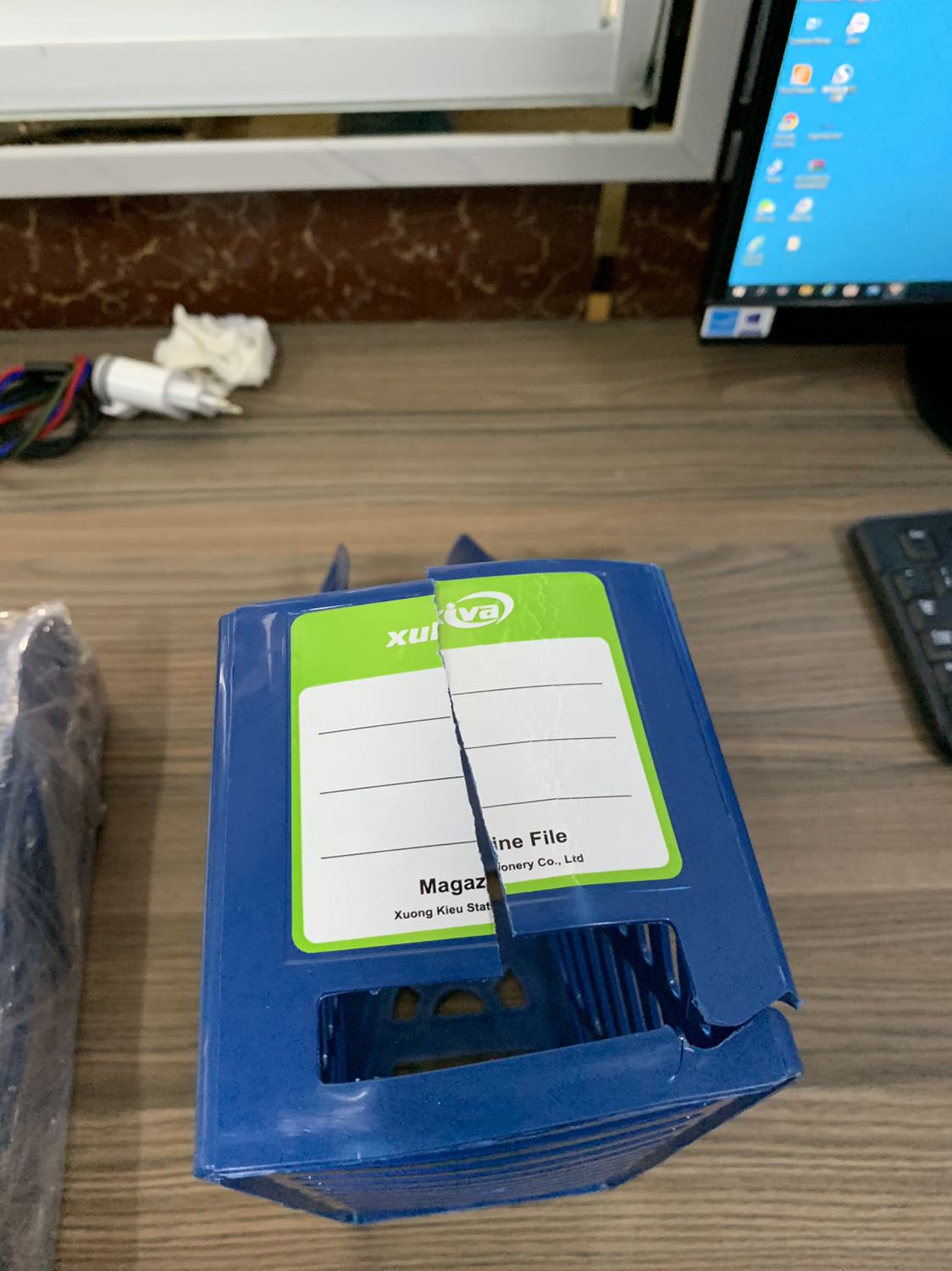 Nghĩ mua 5 cho tiết kiệm nhận hàng mở ra thì như thế này ah. Cuối cùng bỏ 1 cái thì tính ra cũng ko tiết kiệm được gì. Mong Tiki hỗ trợ phản hồi cho tình trạng sản phẩm như vậy