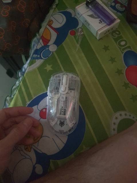 Anh cho em đổi lại con chuột khác nha...vì con chuột này bị lỗi đèn sáng chỉ mấy giây là tắt ngay ko sáng đủ nhịp như loại lúc đầu em mua ý...anh hỗ trợ giao lại cái mới cho em và em sẽ bàn giao cái bị lỗi này cho anh khắc phục lại nha...em c.ơn rất nhiều ạ...5 sao nha 🥰