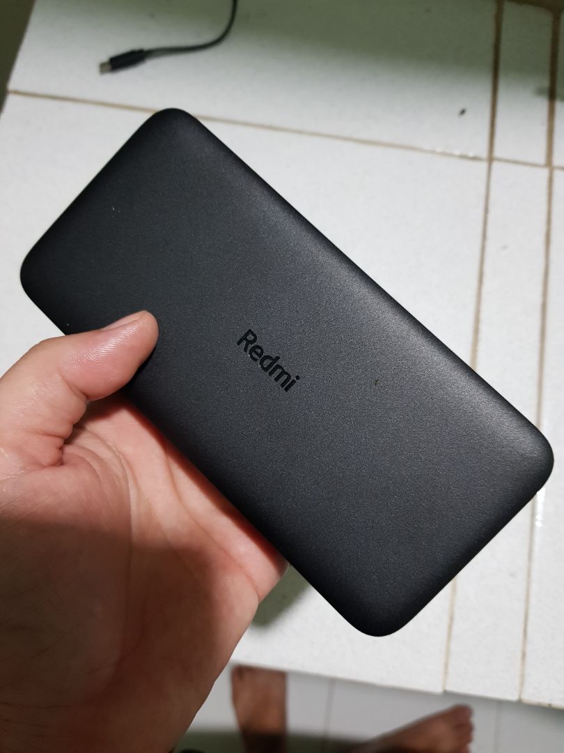 Điện thực tế tầm 12000mAh. Sạc nhanh 18w như mô tả. Cần thời gian mới đánh giá được chất lượng. Tuy nhiên, khâu đóng hàng và giao khá chán, hộp móp méo kinh khủng, chỉ có giấy và cái bọc mỏng te, nhìn chán luôn.