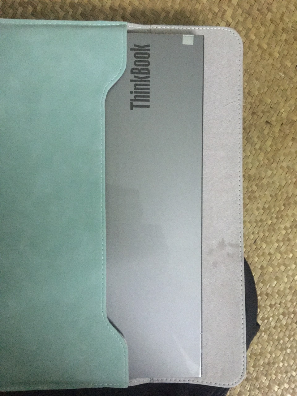 rât hài lòng về sản phẩm , các bạn mua sau luu ý chọn kỹ size nhé. shop có nhiều lựa chọn size để chọn rất tiện. bao da có 2 cục nam châm để nắp khó bung rất hay.
giá thì chưa nhận xét dc vì còn phụ thuộc vào độ bền của sản phẩm .