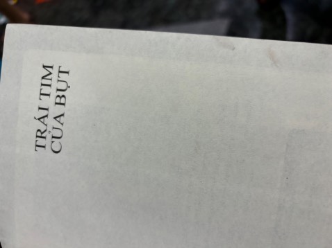 Sản phẩm bị bong tróc, hơi dơ 1 xíu.