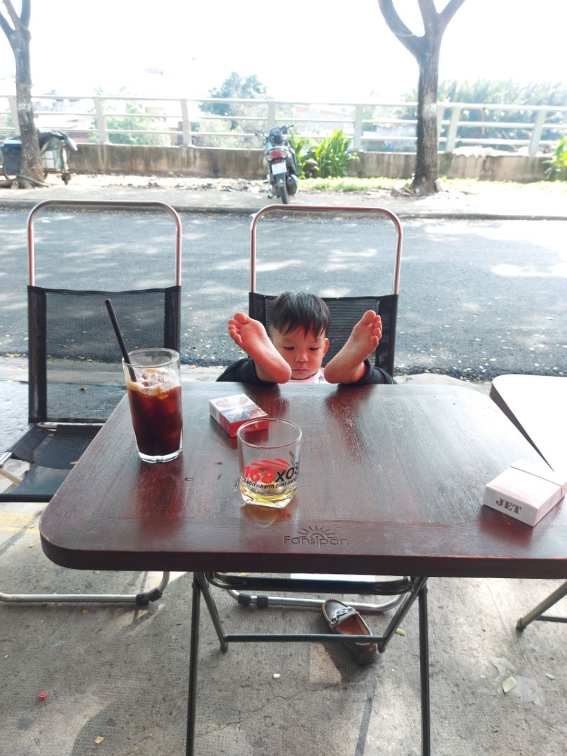 hàng ko giống mẫu nhung chấp nhan được