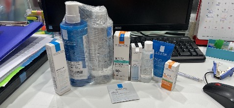 Đóng gói cẩn thận….. Giao nhanh…. Hàng chính hãng. Hàng bán thì nhìn bề ngoài đẹp còn hàng tặng thì vỏ ngoài hơi bẩn và ọp ẹp