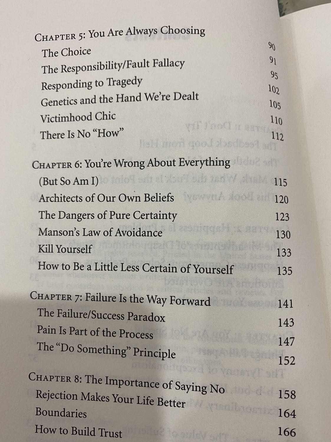 TiKi giao hàng nhanh, đóng gói sách cẩn thận nhưng mà bìa sách làm mình hơi thất vọng, vì bìa sách nhám nhám sờ cảm giác rất khó chịu, sách cầm nhẹ tay nên mình thấy có vẻ không chất lượng lắm. Nội dung thì bị mất hết một phần “Be careful what you believe” trong Chap 6, đây là lần đầu tiên mình mua sách của TiKi và chắc sẽ là lần cuối luôn.