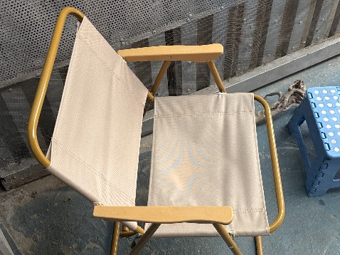 Ghế đẹp, chắc chắn, hợp để ngồi thư giãn cafe