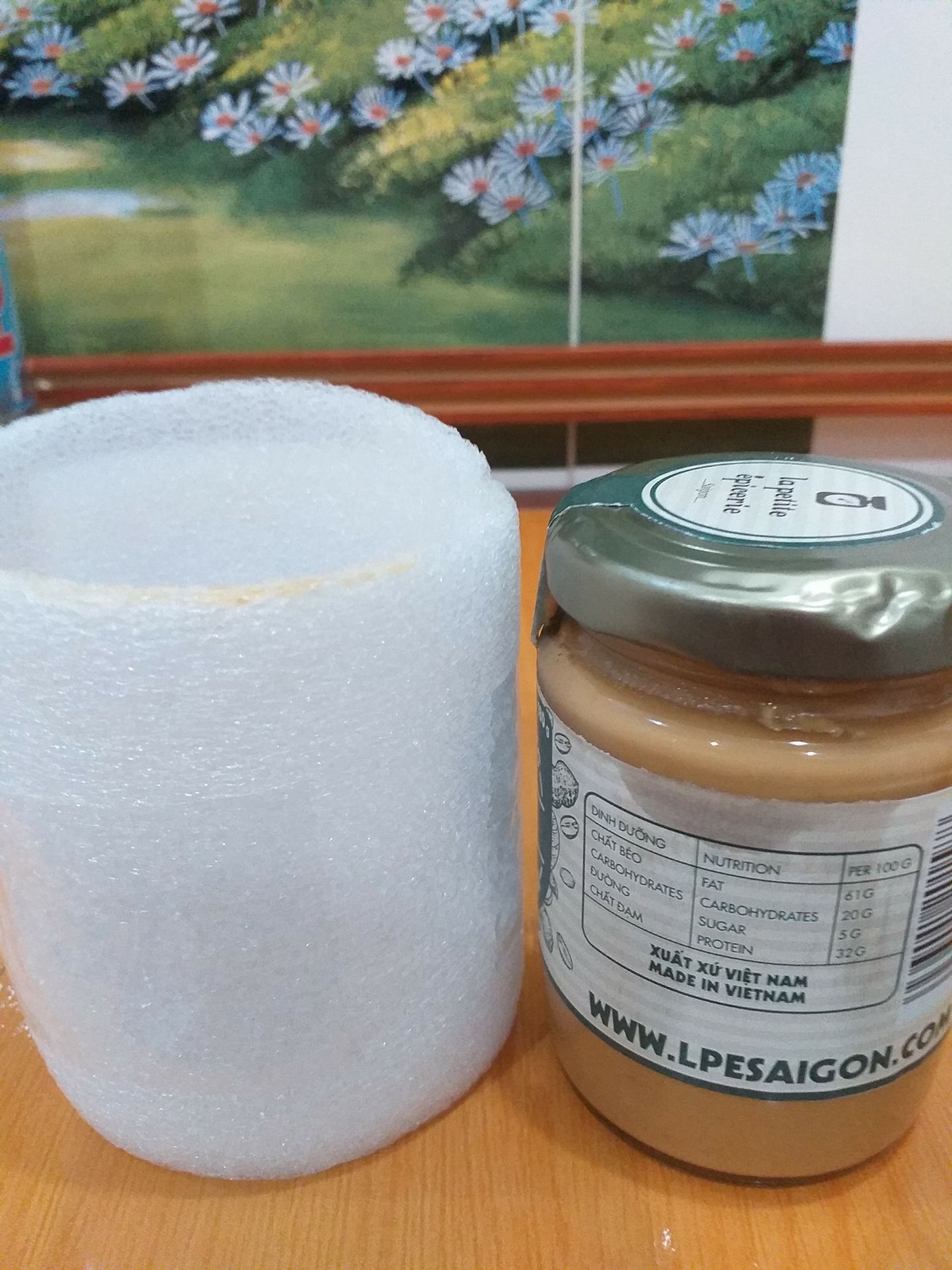 giao hàng nhanh, nhưng đóng gói ko cẩn thận, nắp hộp bị dập móp, rách niêm phong, chảy cả bơ ra ngoài