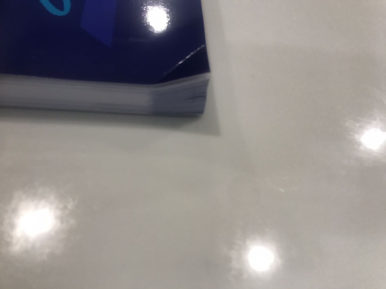 Sách bọc kĩ lắm nha nhưng mà hơi bị quăn góc xíu thoi, ns chung là cx ko sao. Lúc mới nhận sách , bất ngờ lắm mn, sách bự lắm rồi dày nx. Nội dung trang trí đẹp , có cả hình ảnh minh hoạ nx, đọc phê lắm. Mua đi mn , ko phí tiền đâu, sách chất lượng ghê nơi lun