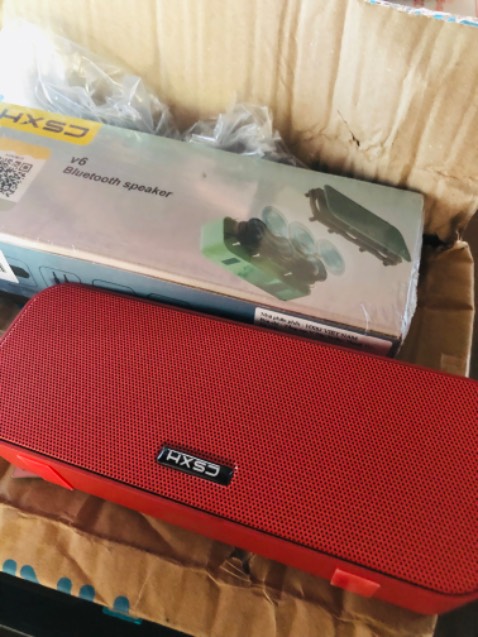 Loa nghe hay bass cũng ok, kiểu dáng đẹp sx chi tiết hoàn thiện tốt, có cái nhẫn hiệu bị dán ngược,đài FM kg dùng được