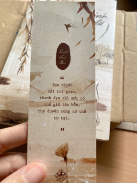 Giao hàng nhanh, đóng gói cẩn thận. Sách nội dung nhẹ nhàng, đọc khiến người ta thư thái dễ chịu, tâm hồn trở nên an yên hơn.