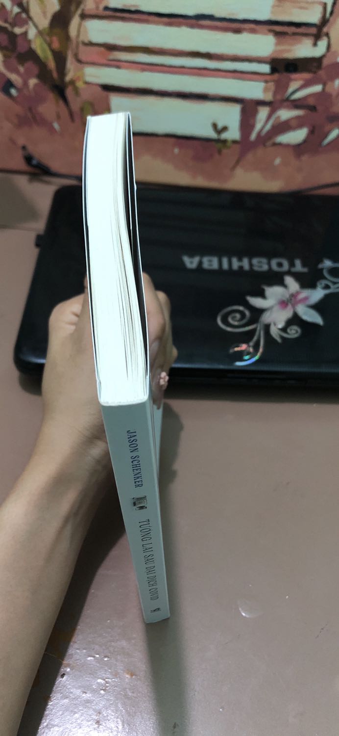 Cuốn này nói khách quan tương lai từng mảng sau dịch. Tuy dịch mới gần đây nhưng tác giả dự đoán khá đúng, cuốn này được xuất bản đầu năm 2020 nhưng đến năm nay nhìn lại những dự đoán của ông mình thấy khá ngỡ ngàng sao lại đúng vậy. Sách khá mỏng hơn 200 trang nên đọc khá nhanh nha mọi người, mình đọc 1 buổi gần hết nửa cuốn rồi. ☺️