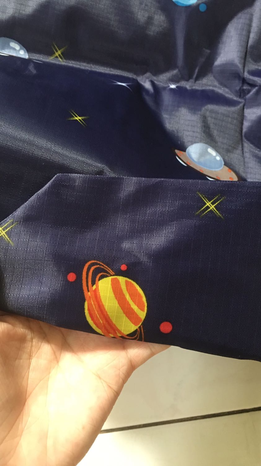 Sản phẩm ok .. giao hàng khá nhanh .. về chất liệu thì mình ok với độ mỏng của túi.. vài người yêu cầu cao thì có thể sẽ thấy mỏng.. mình thì thấy ổn
Màu sắc hoạ tiết cũng cute ok nữa