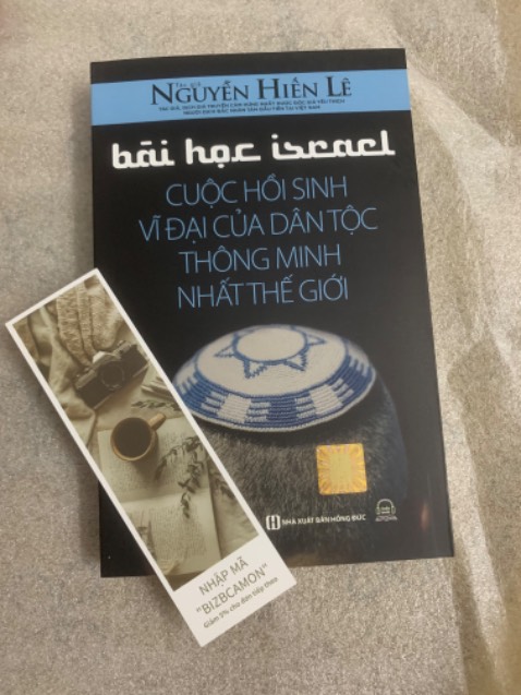 Sách giao nhanh, bookmark xinh, nội dung chưa đọc. Giấy in tốt, rõ chữ.