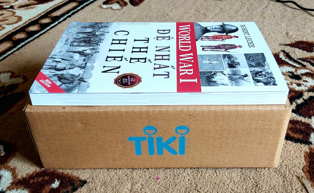 Sách đẹp, giấy in trắng, bìa được dập chữ nổi. Nhiều thông tin lịch sử bổ ích, được trình bày cô đọng dễ hiểu. Nhiều hình minh họa.
Dịch vụ Tiki tiện ích, giao hàng nhanh. Nhân viên giao hàng thân thiện, sẵn sàng tư vấn hỗ trợ KH. Like & Thanks!