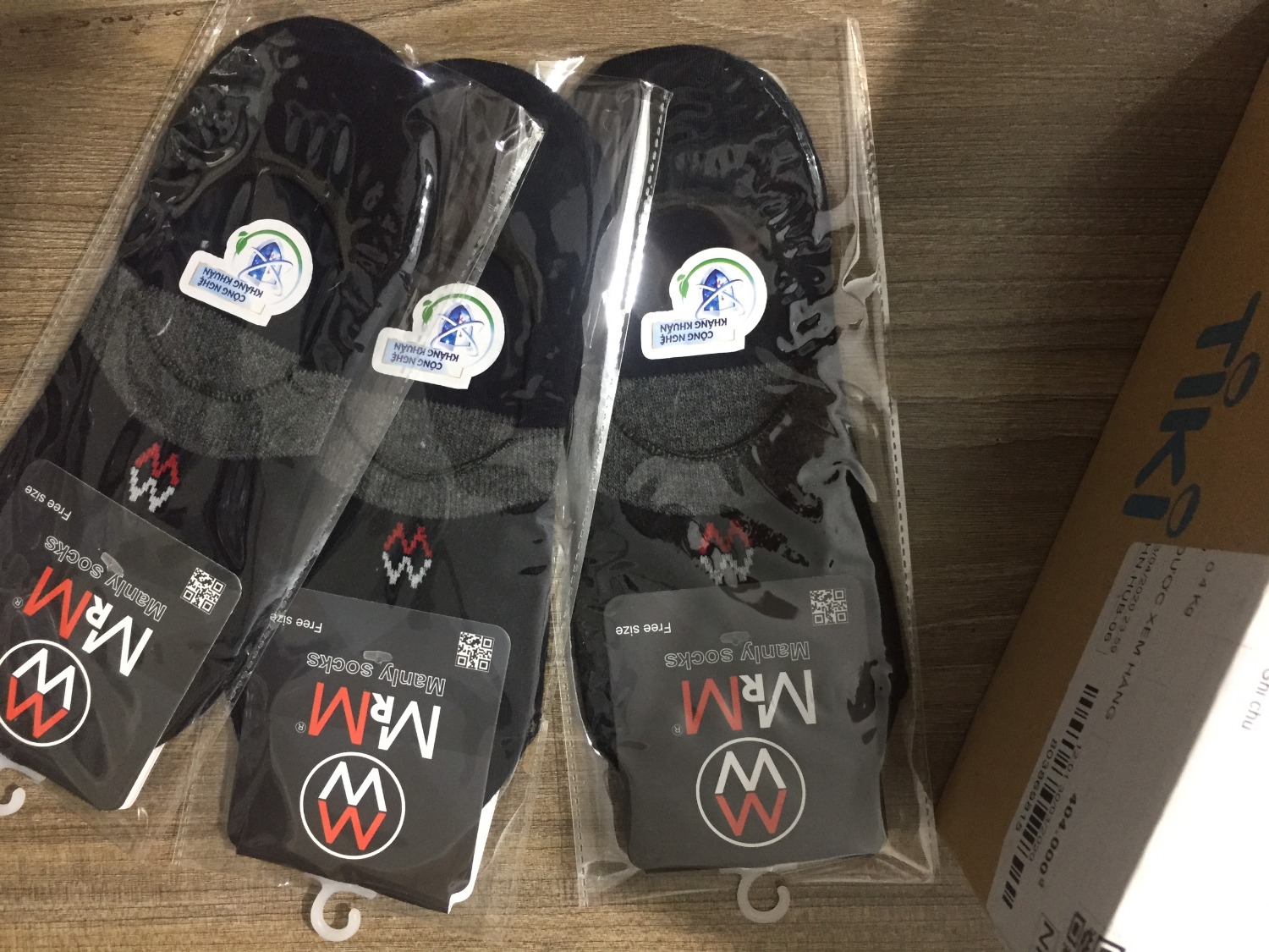 chất lượng rất tốt, tất đi thoải mái, ôm chân, tiki giao hàng nhanh. sẽ còn mua nữa ... 5*