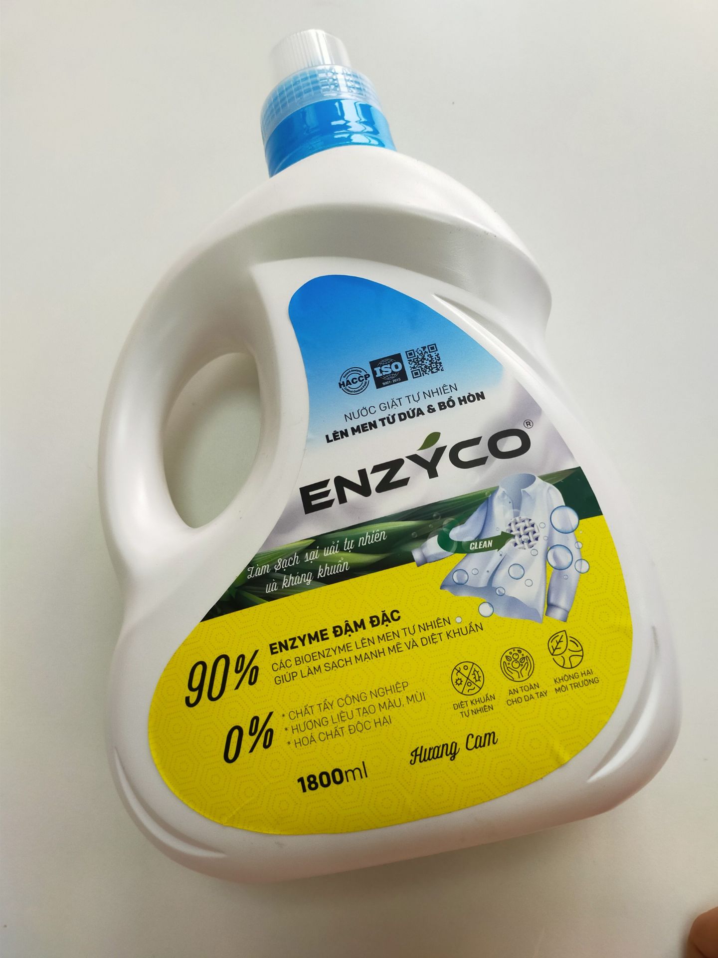 mình luôn thích những sản phẩm organic, từ khi đc biết nước giặt enzyco mê luôn, làm sạch vải nhanh mà mùi thơm tự nhiên như dùng nước hoa ấy, bảo vệ môi trường nữa
