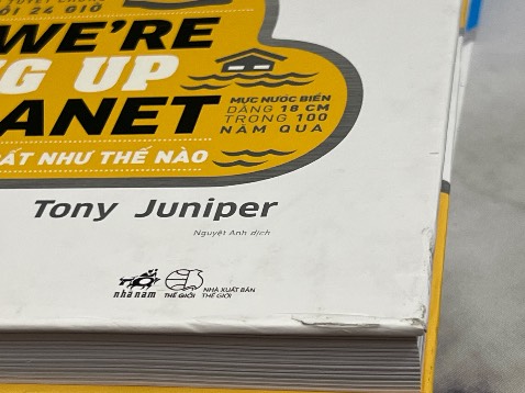 Tiki giao hàng nhanh và đóng gói cẩn thận.Sách hơi cũ, dơ và bong tróc nhưng mình rất thích kiến thức, nội dung cùng với hình mình họa của bộ sách này. 
Tuy nhiên sách giảm giá nên cũng tạm chấp nhận được.