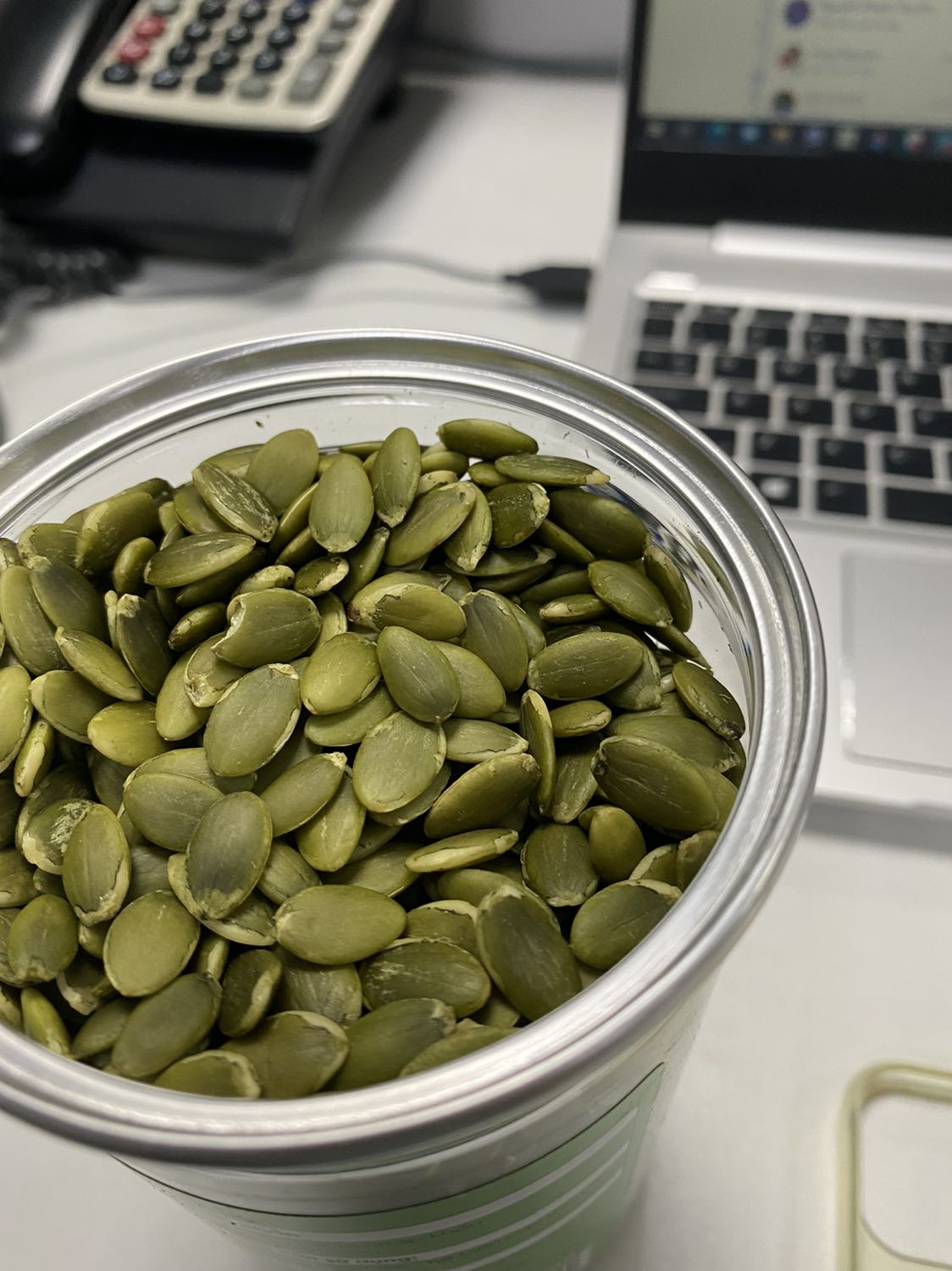 Hạt bí bùi, ngon, ăn các bữa phụ mà không sợ tăng cân. Đóng gói chắc chắn. Giao hàng nhanh chóng.