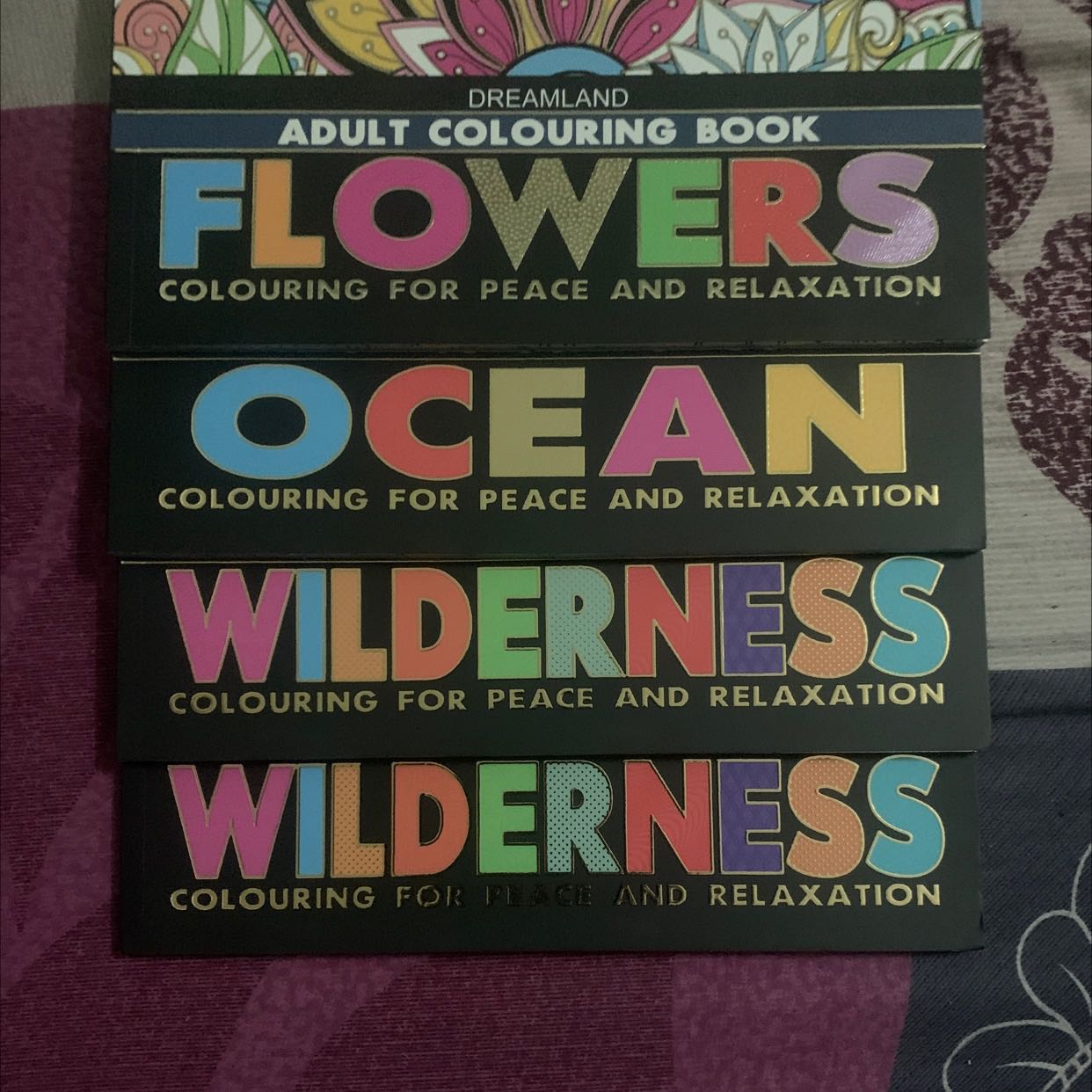 Đặt 4 quyển khác nhau nhưng lại không có quyển Mandala mà lại giao 2 quyển Wilderness