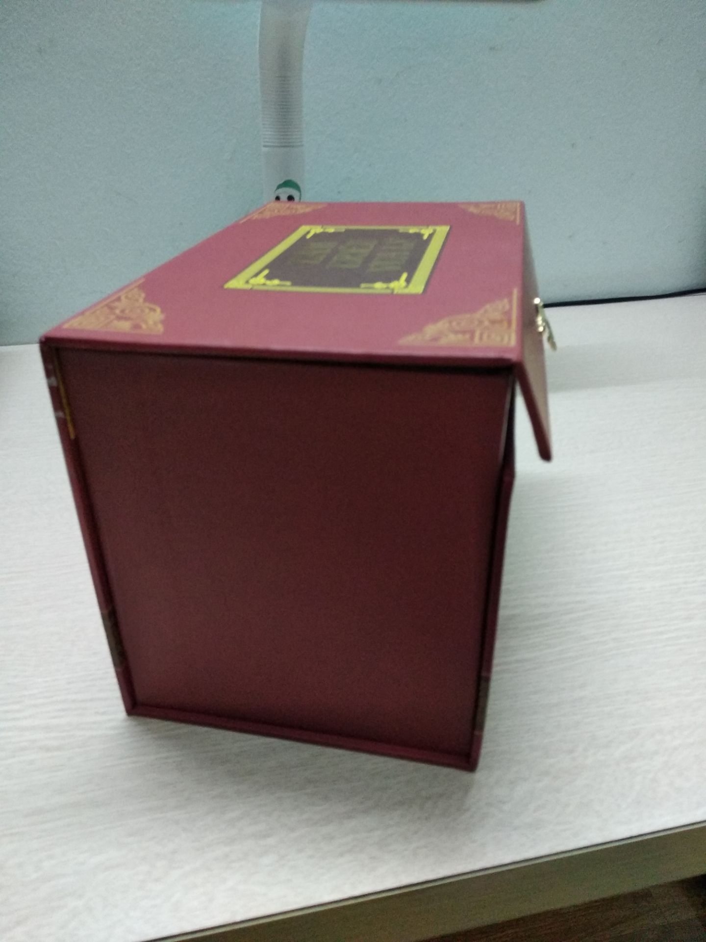 bộ này từ 2017 nên lưu kho chắc cx lâu, khó tránh khỏi ảnh hưởng của thgian và bụi bặm. tuy thế mình vẫn nhận đc sản phẩm rất đẹp từ tiki, ko có gì để chê. dân mình phải biết sử mình, cùng với bộ bão táp triều trần nữa sẽ là những cuốn sách đáng đọc cho tất cả mn khi muốn tìm hiểu về 2 triều đại thịnh trị của nước ta, nhà Lý và nhà Trần. Tuy nhiên mình thấy nội dung ko quá hấp dẫn, tác giả viết dài dòng và lan man, bị lặp nội dung và có nhiều chỗ sai tên nhân vật. Nhưng mà là tp về lịch sử dân tộc thì vẫn nên đọc và ủng hộ nhé mn