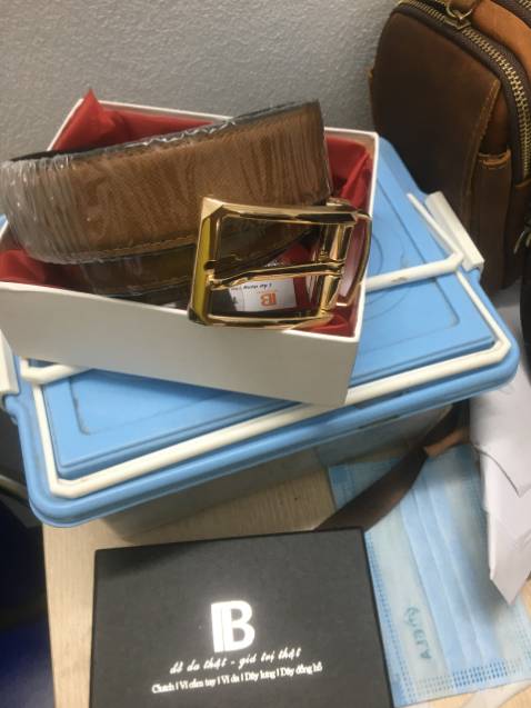 Sản phẩm đẹp y hình Có 2 mặt đen và nâu đầu thắt lưng có thể xoay dùng 2 mặt tiện lợi rất oke Sản phẩm đẹp y hình Có 2 mặt đen và nâu đầu thắt lưng có thể xoay dùng 2 mặt tiện lợi rất oke