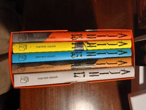 Bị rách một đường nhưng ko săn đc giá rẻ nên bỏ qua