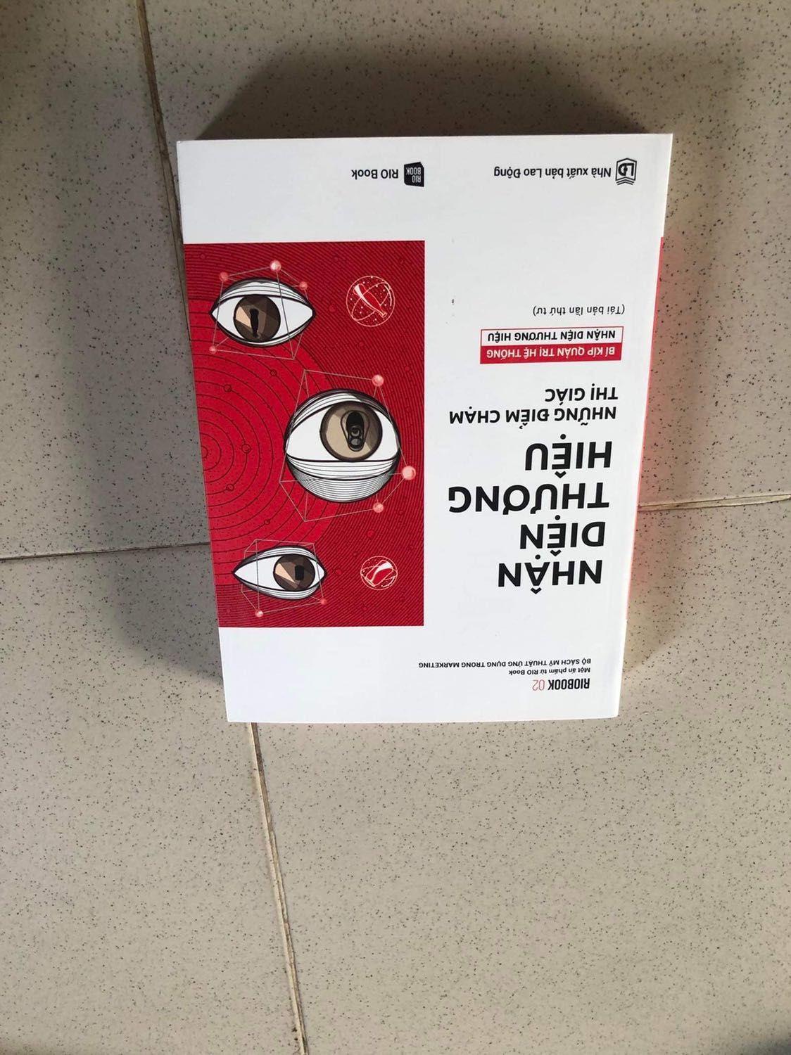 KHÔNG CHẤP NHẬN ĐƯỢC CÁCH LÀM VIỆC CỦA TIKI
Đơn này mình đặt từ 15/9 !!! Mà đến hôm nay 2/11 mình mới nhận được hàng. Mình liên hệ huỷ vô số lần thì ko dc. Xong cũng không 1 lời xin lỗi!!! Liên hệ nvien tư vấn cũng chăng có. Sao mua tiki nữa để tình trạng thế này