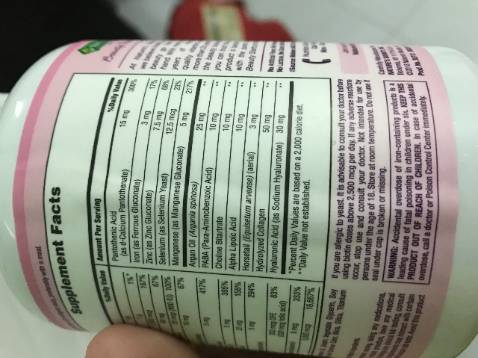 Tem của hộp bên trong bong lên rất lạ. Cảm thấy lo lắng không biết phải hàng chính hãng không.