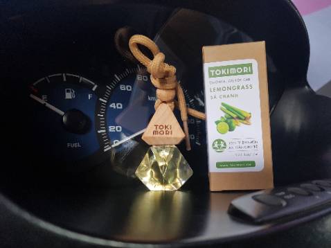 Sả chanh treo xe
Mình mua nguyên bộ để vừa treo vừa tặng người thân vì lần trước dùng tinh dầu của shop cực khoái ghê. Tiki giao hàng rất nhanh, tưởng gạt mình ko, gì mà đặt mới có mười mấy tiếng đã gọi giao hàng ?