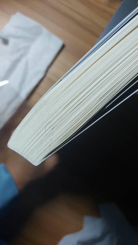 Lúc mình nhận về bìa như kiểu mới in í mn, kiểu khác hắn với mấy sách khác, nói chung là cảm giác mới cầm hơi lạ.Tiki giao nhanh hơn dự kiến 2 ngày, đóng gói thì vẫn sơ sài như mấy lần trc nhưng may là sách cũng ko có bị. Nói chung là mọi thứ ổn nha mn🫶🫶.