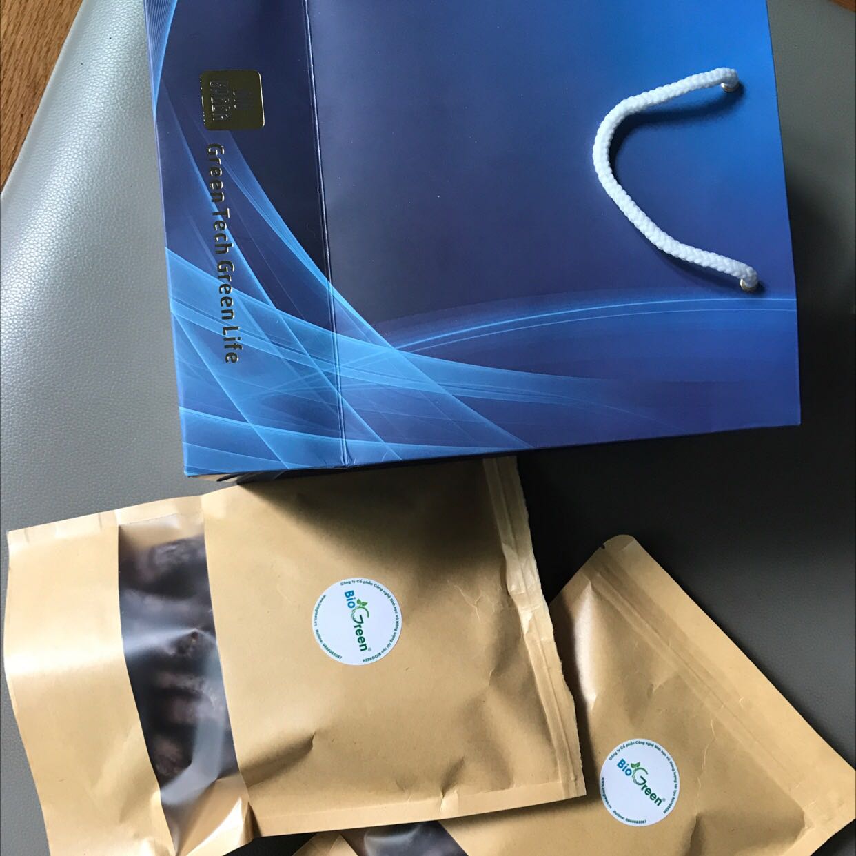 Rất hài lòng. Giá và chất luong san pham rat ok. Giao hàng sớm hon lich hẹn. Rất chu đáo.