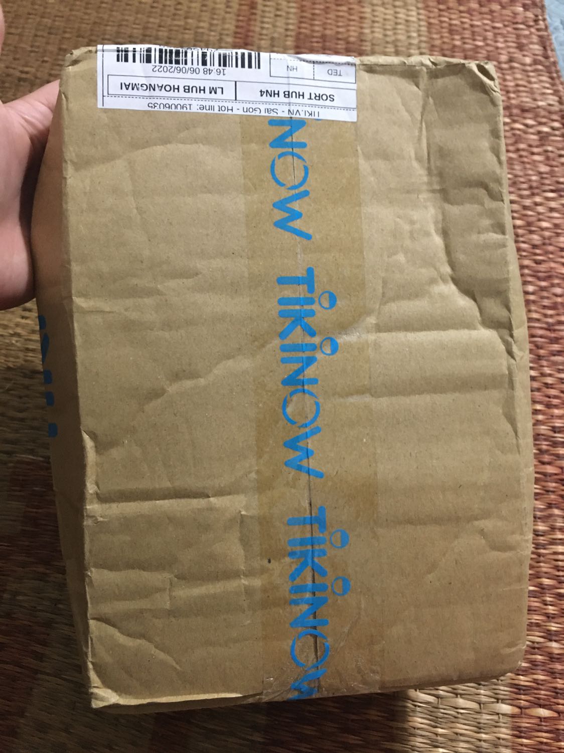 Trừ 1 sao vì khâu vận chuyển làm box méo, móp hết. Sản phẩm ok dù móp box nhưng sp k bị sao đầy đủ quà tặng. Chất lượng mình dùng quen r nên k phải bàn cãi.