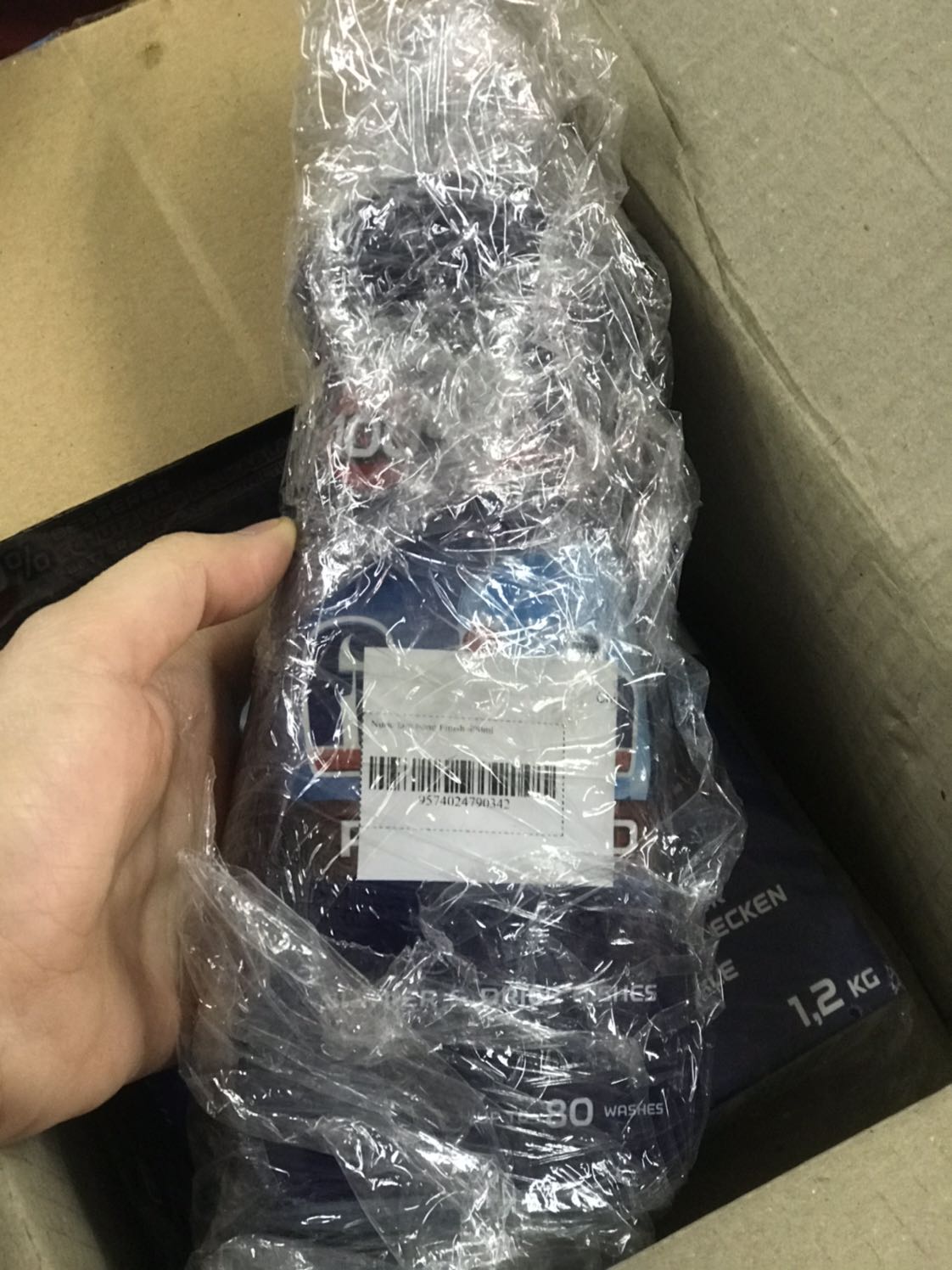 Hàng được đóng gói sơ sài, ko được bọc cẩn thẩn như NCC Blue Home. Yêu cầu xuất hoá đơn đỏ nhưng sau khi mua hàng 4 hôm vẫn chưa được nhận. Để nghị tiki xem lại.