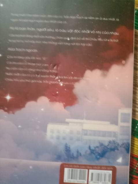 Nội dung hay gói kĩ nhưng mà bìa sách lại có vết hằng