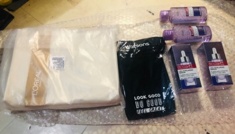 Sản phẩm tốt, thẩm thấu nhanh, da ẩm. Mình sử dụng loại này thường xuyên rất ok. Mua 2 chai khuyến mãi thêm 2 chai tẩy trang,còn tặng thêm 2 cái túi. Đóng gói cẩn thận, nhà cung cấp rất kỹ còn chuẩn bị sẳn phiếu trả hàng để nếu cần sử dụng. Sẽ mua lại lần sau.