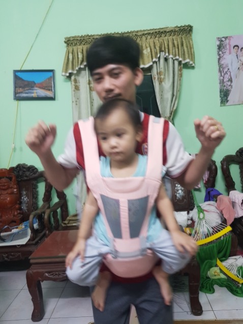 Địu đẹp. Chắc chắn lắm. Đi xe máy cũng đc. Bé m rất thích ngồi địu này. Địu đẹp. Chắc chắn lắm. Đi xe máy cũng đc. Bé m rất thích ngồi địu này.