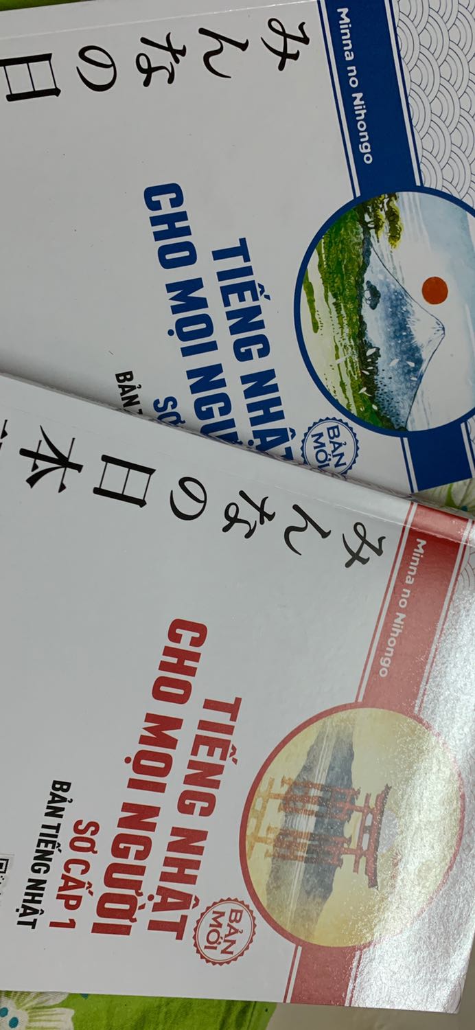 Lần tái bản này thật sự làm rất chỉnh chu và đẹp. Chất giấy dày rất mát tay. Hữu dụng hơn là có QR code để nghe audio vì bây giờ ít có ai dùng thiết bị có đầu đọc đĩa CD nữa. Mua được freeship giá lại giảm quá tốt!!! Lần tái bản này thật sự làm rất chỉnh chu và đẹp. Chất giấy dày rất mát tay. Hữu dụng hơn là có QR code để nghe audio vì bây giờ ít có ai dùng thiết bị có đầu đọc đĩa CD nữa. Mua được freeship giá lại giảm quá tốt!!!