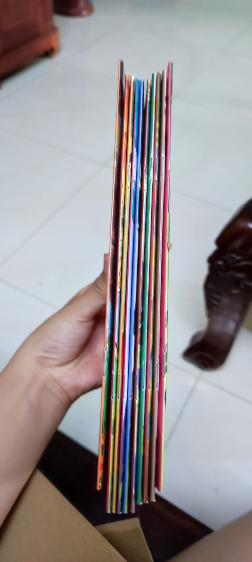 Sách nội dung hay, hình ảnh minh hoạ đẹp và sắc nét. Một vài trang bị nhoè mực không đáng kể.