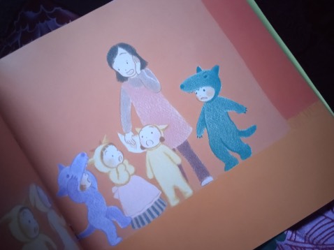 Sách xinh, nội dung hay con mình cực thích cuốn này