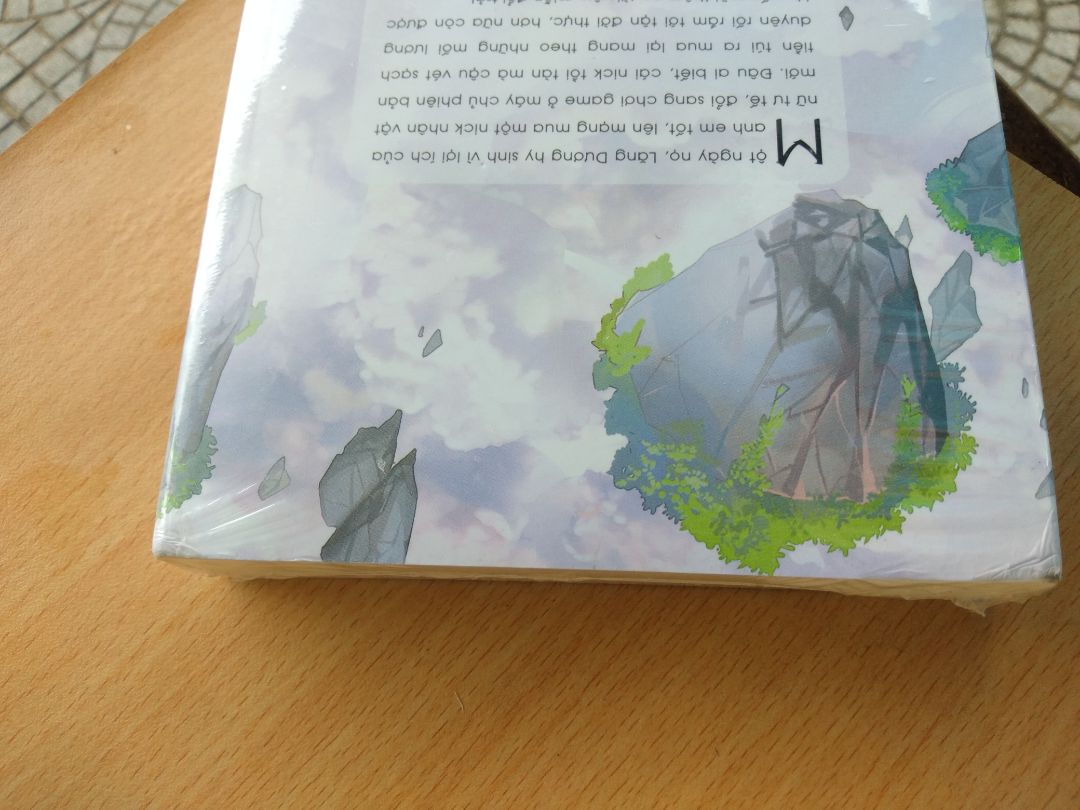 Cẩm Phong sản xuất chưa thất vọng bao giờ, bìa rất đẹp nhưng lỗi ở giai đoạn shipper. Dù cho thời tiết không thuận lợi nhưng những lần trước mưa to bão lớn cũng chưa lần nào đặt hàng tiki mà bị như lần này, đến khi nhận hàng đã rách sách ngấm nước đến cái hộp cũng nát đến không còn hình, mình mua để sưu tầm là chính yếu nên khi nhận được rất không hài lòng, mua 5 quyển hết 3 quyển ước nước nhưng chưa đến nỗi ngấm nhiều, chỉ có 1 quyển hư hại, giờ đổi trả 1 quyển thì cũng mất thời gian nên thôi. Các điểm khác đều tốt, điểm trừ là shipper lần này, có chút không chuyên nghiệp.