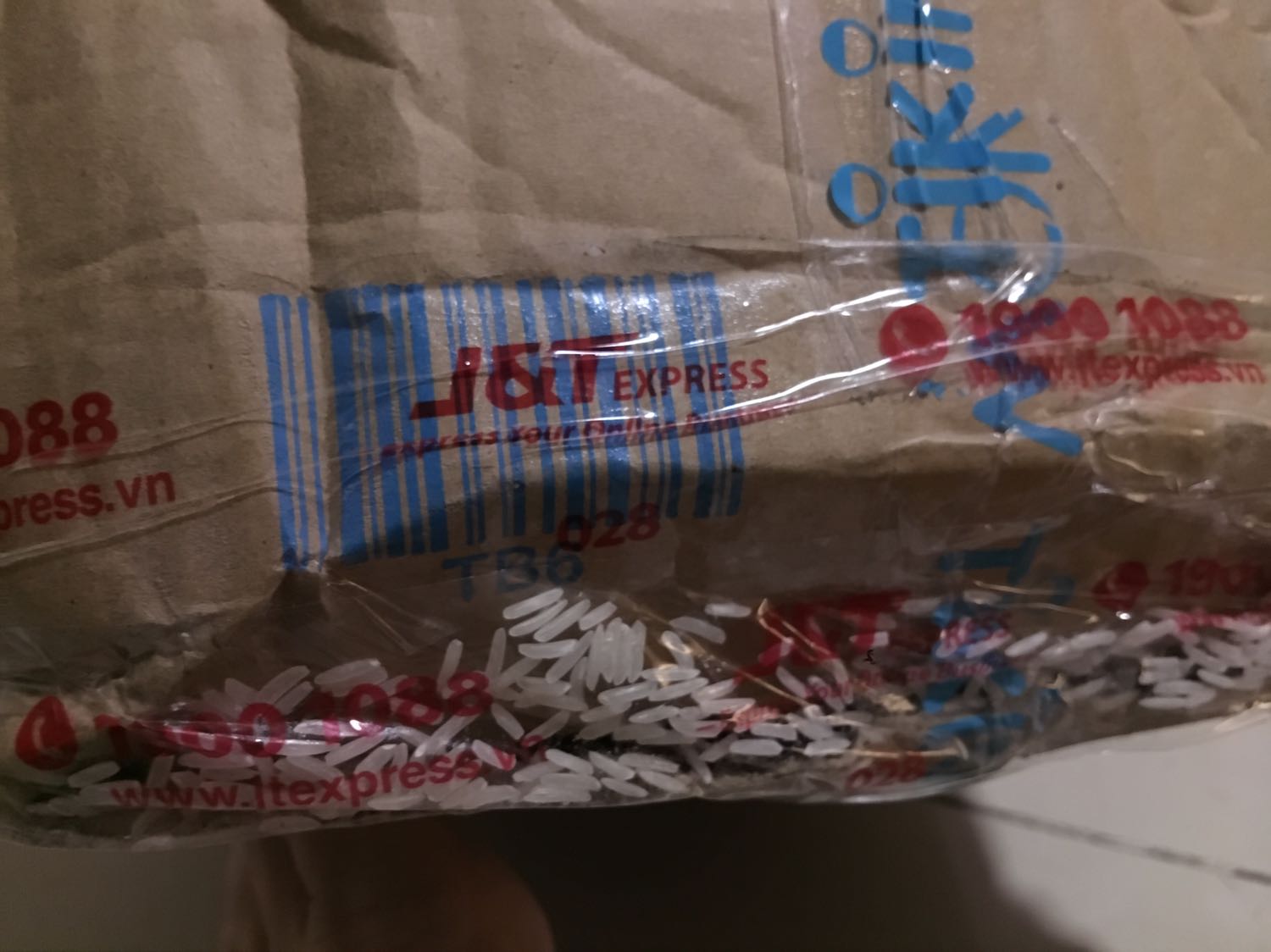 giao hàng bị bục hết gạo mà Tiki ko kiểm tra cũng giao đến khách. Đề nghị cho mình đổi trả giao hàng bị bục hết gạo mà Tiki ko kiểm tra cũng giao đến khách. Đề nghị cho mình đổi trả