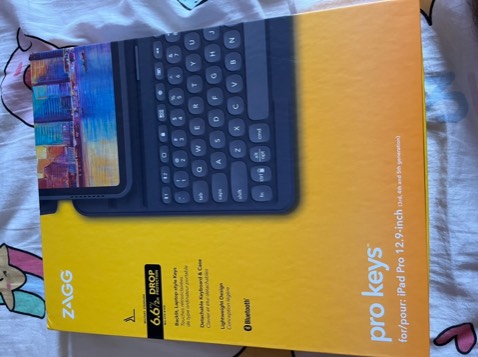 Chất liệu quá đỉnh, thật sự ko nghĩ hàng 3tr chất lượng lại quá tuyệt vời như thế, còn được tặng kèm sạc cáp. Tiếc là không tìm thấy bản có touchpad cho ipad pro 12.9 :)